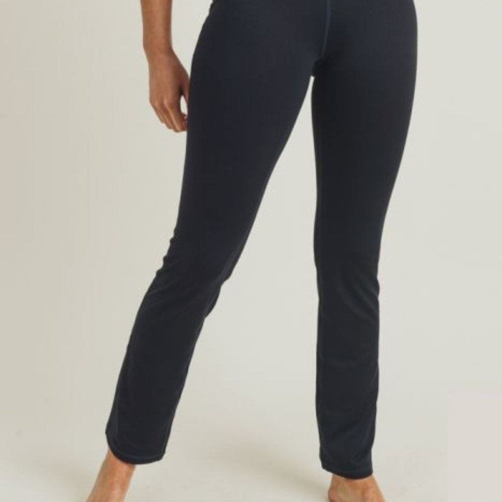 Straight-Leg Performance Leggings
